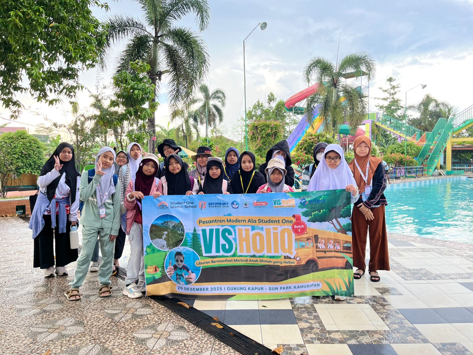 VIS Holiq, Cara Mengenalkan Siswa pada Dunia Pesantren